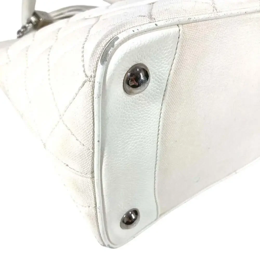 CHANEL White Leather Logo Shoulder Bag
